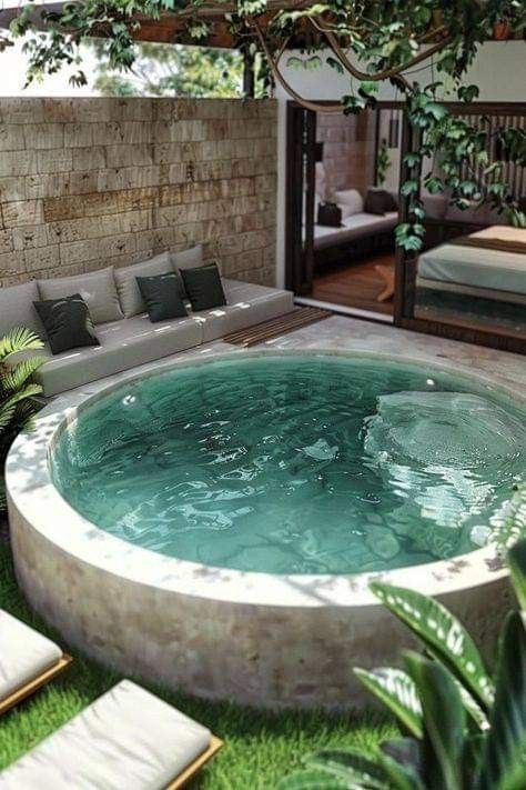 Plunge Pool Ideas, Luxury Pool House, Hawaii Garden, Small Pools Backyard, Luxurious Things, Kleiner Pool Design, Plunge Pools, Small Yards, Mini Pool