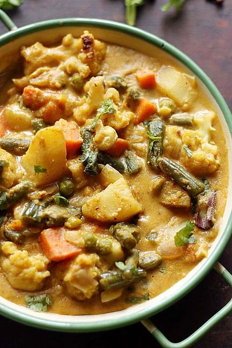 Korma Curry Recipes, Veg Korma, Veg Kurma Recipe, Vegetable Korma Recipe, Korma Sauce, Mix Vegetable Recipe, Vegetable Korma, Veg Gravy, Kurma Recipe