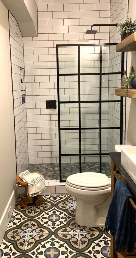 Shower Modern, Bathroom Design Small Modern, Glass Room Divider, Bathroom Partitions, Small Bathroom Makeover, Glass Partition, Bathroom Remodel Shower, Bathroom Inspiration Decor, Modern Bathroom Decor