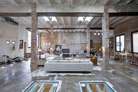 Modern loft living in Barcelona Industrial Ideas, Interior Design Styles Quiz, Warehouse Living, Warehouse Loft, Rough Luxe, Loft Interior, Loft Industrial, Loft Stil, Interior Minimalista