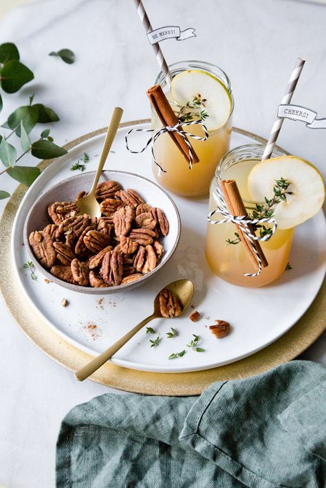 10 Best Christmas Cocktail Recipes To Try This Year – House of Andaloo Weihnachtlicher Cocktail, Dinner Menu Planning, Best Christmas Cocktails, Christmas Dinner Menu, Diy Hack, Christmas Cocktail, Dairy Drinks, Winter Cocktails, Vegetable Drinks