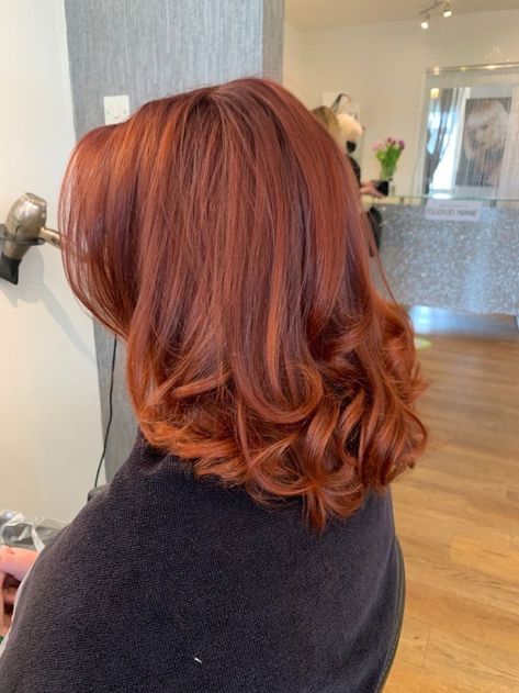 Ginger With Root Smudge, Copper With Root Smudge, Copper Smudge Root, Copper With Root Shadow, Copper Hair Root Smudge, Short Layered Copper Hair, Copper Hair Mid Length, Root Smudge Copper Hair, Short Wavy Copper Hair