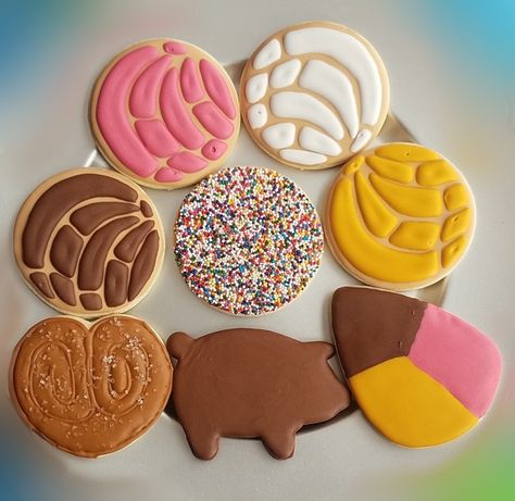 Grandparents Cookies, Fall Decorated Cookies, Mexican Cake, Mexican Cookies, No Bake Sugar Cookies, Sugar Cookie Designs, Cutout Sugar Cookies, Mexican Dessert, Pretty Cookies