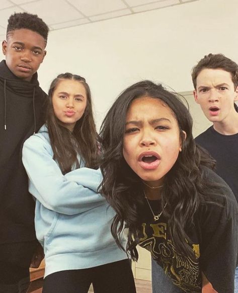 Nia From Ravens Home, Raven's Home, Navia Robinson, Old Disney Channel Shows, Ravens Home, Old Disney Channel, Celebrity Selfies, 2010s Nostalgia, 2013 Swag Era