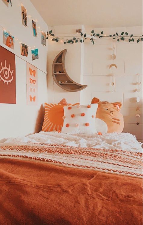 Room Inspo Aesthetic Cozy, Room Ideas Aesthetic Boho, Boho Dorm Room Ideas Colleges, Dorm Room Inspo Aesthetic, Dorm Inspo Aesthetic, Boho College Dorm, Boho Dorm Room Decor, College Dorm Room Ideas Aesthetic, Dorm Room Ideas Aesthetic