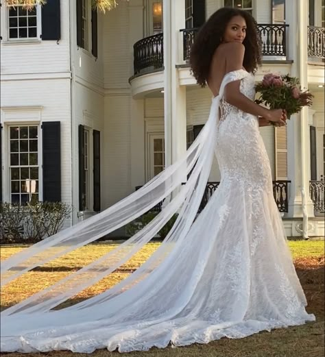 Fall Wedding Dresses Black Women, Black Bride Beach Wedding, Beach Wedding Hair Black Women, Bride Dress Black Woman, Cream Wedding Dress Black Women, Boho Wedding Dress Black Woman, Beach Wedding Dress Black Women, Black Woman Bride, Black Woman Wedding Dress