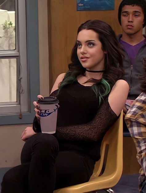 HD pics , Victorious , Jade West , Elizabeth Gillies , Nickelodeon , goth , tv show character Victorious Jade West, Jade West Outfits, Jade West Style, Jade Victorious, Jade West Victorious, Liz Gilles, Show Character, Victorious Cast, Queen Liz