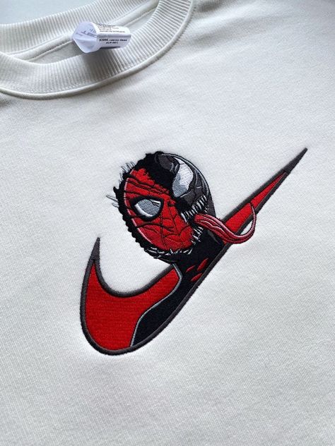 Superhero Spiderman, Custom Sneakers Diy, Anime Lover, Superhero Art, Embroidered Tshirt, Embroidered Sweatshirts, Venom, Fleece Fabric, Unisex Fashion