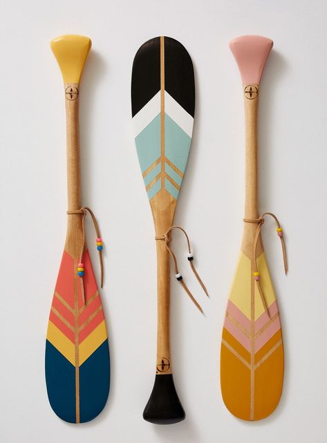 Wooden Anchor Decor, Painted Oars Paddles, Coastal Family Room Ideas, Canoe Paddle Decor, Outdoor Sunroom, Painted Oars, Paddle Decor, Oar Decor, Wooden Oars