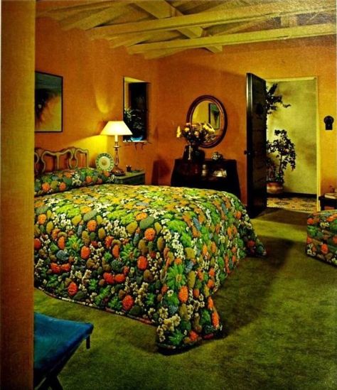 25 Cool Pics That Defined the '70s Bedroom Styles ~ vintage everyday 1920s Hotel Room, 60s Aesthetic Room, 50s Bedroom Ideas, 70s Images, 70s Bedrooms, 70s Aesthetic Bedroom, 1970 Architecture, 70s Bedroom Ideas, 1970s Bedroom Decor