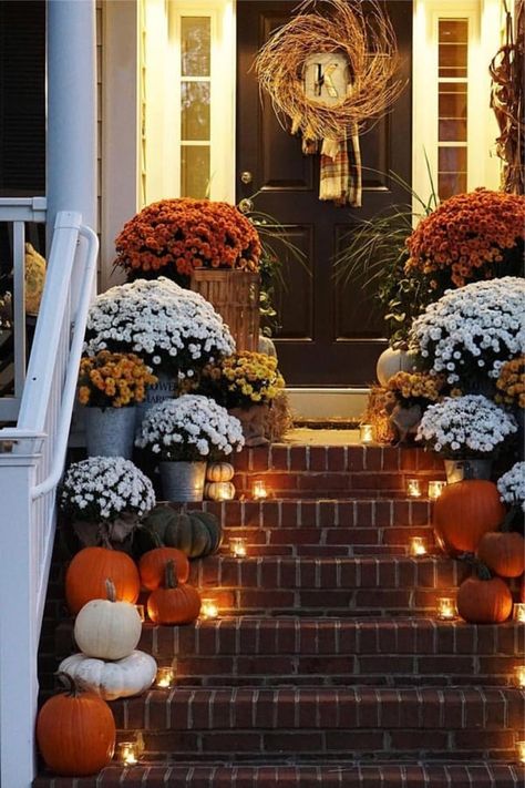 Want to decorate your front porch this FALL?! Check out these gorgeous examples and pumpkin filled ideas for inspiration to make yours look amazing this autumn! #fallhomedecor #frontporch #falldecorideas Fall Front Porch Ideas, Outside Fall Decor, Quilted Christmas Stockings, Rustic Porch, Adornos Halloween, Fall Front Porch Decor, Front Steps, Autumn Decorating, Fall Front Porch