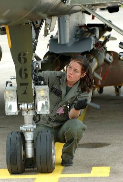 Tomcat F14, Future Motivation, Women Soldiers, Photo Avion, Air Force Women, Woman Mechanic, Jet Fighter Pilot, Dream Jobs, Female Pilot