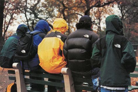 How The North Face Took Over 90s New York Style Fashion Guys, Vintage Outfits 90s, Fall College Outfits, Rapper Outfits, North Face Nuptse, Sergio Tacchini, Streetwear Men, New York Style, Streetwear Men Outfits