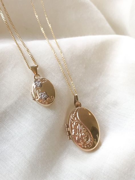 Vintage Gold Locket, Vintage Lockets, Gold Locket, Nail Jewelry, Locket Charms, Christmas Wishlist, Makeup Nails, Vintage Gold, Women Collection