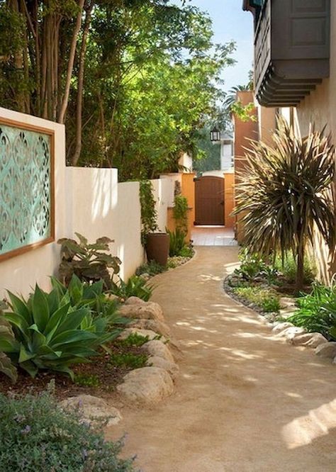 30 Side Yard Desert Landscaping Ideas | Balcony Garden Web Tiny Front Yard Landscaping, Arizona Front Yard, Tiny Front Yard, Narrow Gardens, Budget Landscaping Ideas, Landscaping In Front Of House, Small Garden Landscaping, Desert Plants Landscaping, Side Garden Ideas