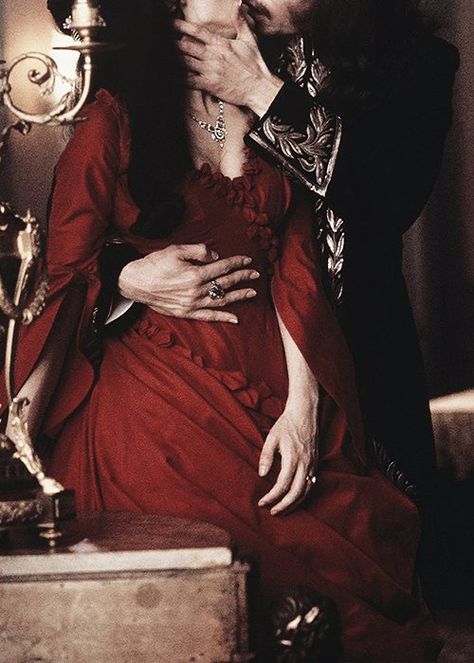 Vampira on Twitter: "Bram Stoker's Dracula.… " Dracula 1992, Victorian Vampire, Vampire Romances, Istoria Artei, Vampire Love, Victorian Aesthetic, Vampire Goth, Bram Stoker's Dracula, Gothic Vampire