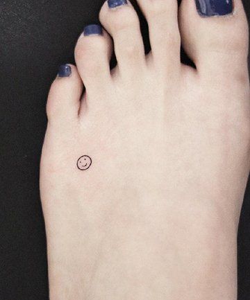 Quirky Tattoos, Smiley Face Tattoo, Small Tattoo Ideas For Women, Shape Tattoo, Small Tattoo Ideas, Small Girl Tattoos, Tattoo Ideas For Women, Tiny Tattoo, Tattoo Girls