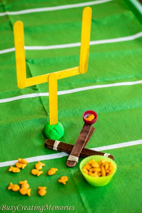 Catapult Craft, Football Games For Kids, Super Bowl Crafts, Super Bowl Kids, Super Bowl Activities, Sport For Kids, Diy Super Bowl, Party Activities For Kids, Family Football