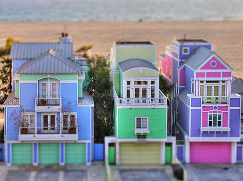 A beach house is a nice thing to have...pretty bright colors on these, I'd tone that down some... Colorful Beach House, Gothic Bedroom, Colorful Houses, Dream Beach Houses, Tilt Shift, Malibu California, Dream Beach, Beach Living, Pink Houses