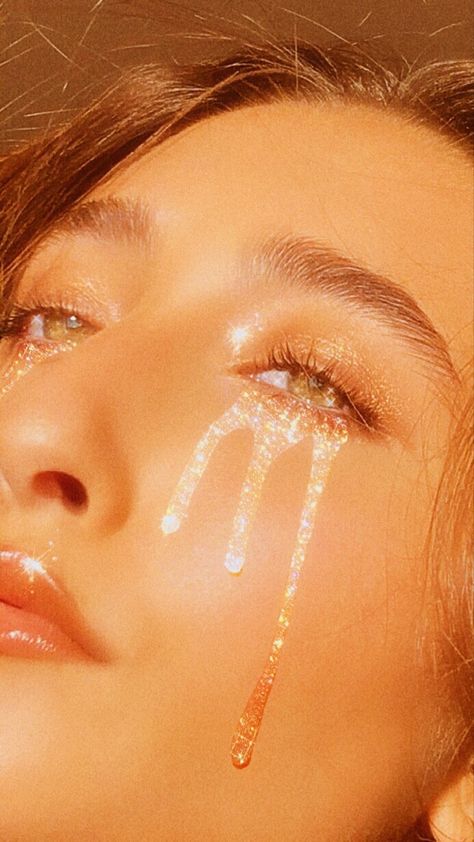 Tears Photography, Fake Tears, Photography Ideas At Home, Tears Art, Glitter Photography, Becca Makeup, Vsco Aesthetic, Glitter Photo, House Of Beauty