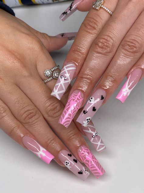 Black And Pink Halloween Nails, Hot Pink Halloween Nails, Baddie Halloween Nails, Pink Halloween Nails, Hoco Nails, Holloween Nails, Spooky Nails, Halloween Nail Designs, Halloween Nail