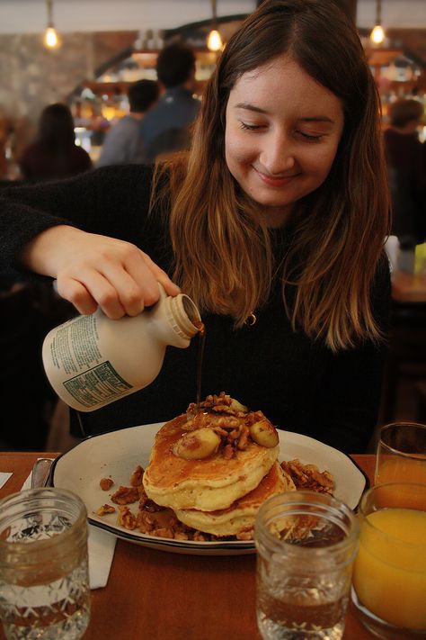 Once we landed in JFK, I was on a mission to find the best pancakes in New York City and Bubby's had exactly what we were looking for. Bubby's is known for its authentic American cuisine and the most amazing pancakes I have tried in my life! Click on the link to find out more about my experience at Bubby's and of their tasty pancakes. #pancakes #food #brunch #americanfood #newyork #nyc #america #usa #bubbys Amazing Pancakes, Traditional American Food, Banana Nut Pancakes, The Best Pancakes, Best Pancakes, Pancakes Pancakes, Caramelized Bananas, Blueberry Sauce, Baked Apple Pie