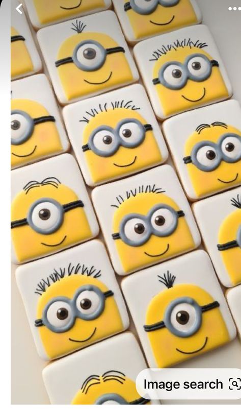 Minion Birthday Cookies, Minion Cookies Royal Icing, Minion Sugar Cookies, Minion Cookies Decorated, Cartoon Cookies Decorated, Cute Decorated Cookies, Cute Cookie Designs, Disney Cookies Decorated, Decorated Sugar Cookies Ideas