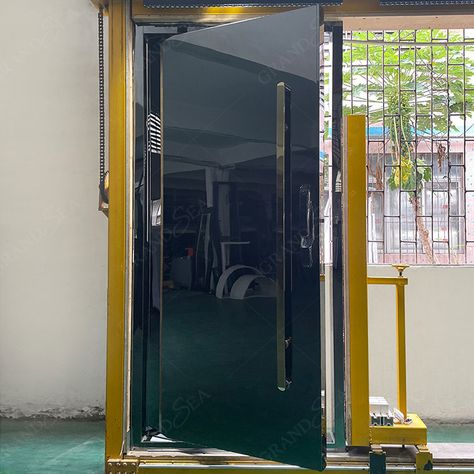 Italian Front Door Design Villa Pivot Entrance Security Luxury Front Pivot Door Modern Entry Black Aluminum Pivot Door https://m.alibaba.com/product/1600729729282/Italian-Front-Door-Design-Villa-Pivot.html?__sceneInfo={"cacheTime":"1800000","type":"appDetailShare"} Front Pivot Door, Luxury Entrance Door, Pivot Front Door, Main Entry Door, Exterior Entry Doors, Australia House, Pivot Door, Modern Entry, Modern Entrance