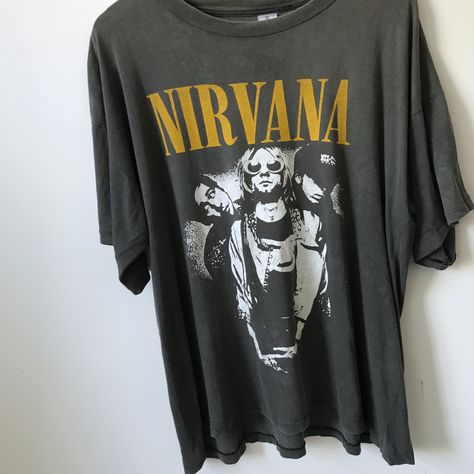 Nirvana Clothes, Nirvana In Utero, Vintage Nirvana, Vintage Rock T Shirts, Nirvana Shirt, In Utero, Band Outfits, University Outfit, Black Wardrobe