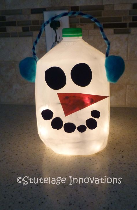 Milk Jug Snowman Craft, Christmas Crafts With Milk Jugs, Milk Jug Snowman, Milk Jug Crafts For Christmas, Gallon Jug Crafts, Gallon Jugs Crafts, Glass Jugs Crafts, Milk Jugs Christmas, Milk Carton Crafts