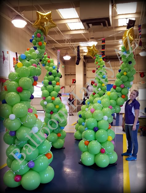 Whoville Christmas Backdrop, Grinch Display Decorating Ideas, Grinch Balloon Christmas Tree, Grinch Christmas Tree Balloons, Grinch Play, Whoville Float Parade, Grinch Themed Parade Float, Whoville Float Ideas, Whoville Float