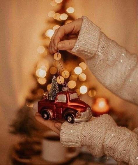 Christmas Ornament Photography, Ins Wallpaper, Christmas Family Photoshoot, Xmas Photos, Christmas Portraits, Christmas Shoot, Cute Christmas Wallpaper, Christmas Feeling, Christmas Inspo