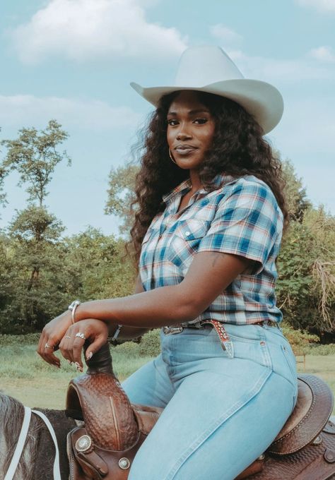 Photographer Ivan McClellan On Capturing The Beauty of Black Cowboys Woman Riding Horse, Horseback Riding Outfits, Black Cowboys, Black Cowgirl, American Dress, Cowboys Men, Rodeo Queen, Black Cowboy, Cowboy And Cowgirl