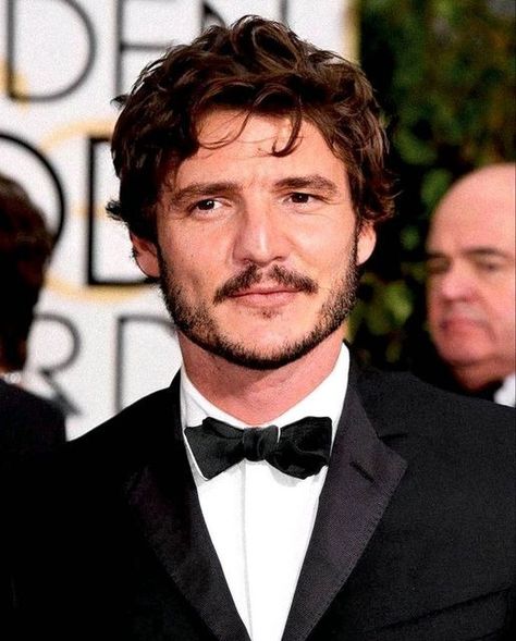 Pedro Pascal Lovers | Facebook Rafael Miller, Girl Dinner, Loafers Style, Cillian Murphy, Pedro Pascal, Hot Actors, Formal Attire, Man Crush, Pretty Men