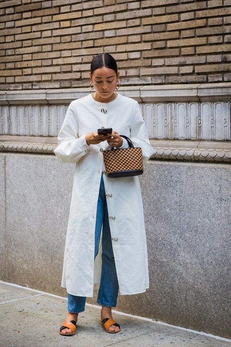 Rachael Wang, Dress Over Jeans, Fashion Week Outfit, Popsugar Fashion, Fashion 2018, Looks Style, Outfit Casual, Street Style Outfit, Fashion Week Spring