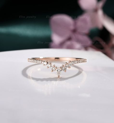 Wedding Band Pear, Antique Promise Rings, Vintage Promise Ring, Wedding Ring Inspiration, Vintage Anniversary Rings, Cute Promise Rings, Wedding Band Ideas, Curved Ring, Pear Wedding Ring