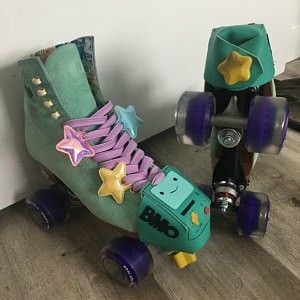 Green Roller Skates, Cute Roller Blades, Roller Skates For Sale, Roller Skates Fashion, Roller Workout, Derby Skates, Skate Fits, Roller Skating Outfits, Roller Shoes