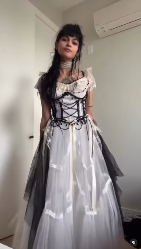 Prom Dresses Alt, Alt Prom Dresses, Emo Wedding Dresses, White Goth Dress, Alt Wedding Dress, Punk Wedding Dresses, Alt Dresses, Alternative Prom Dress, Aesthetic Cosplay