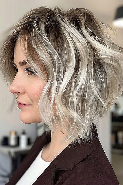 Woman with a textured bob and platinum blonde balayage Short Textured Bob Haircuts, Warm Honey Highlights, Rich Balayage, Bob With Balayage, Short Textured Bob, Platinum Blonde Balayage, Honey Highlights, Choppy Bob Hairstyles For Fine Hair, Shaggy Bob Haircut