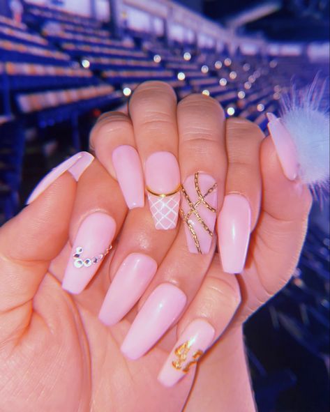 Cute Basketball Nails, Nba Nails, Cute Basketball Nails Design, Basketball Nail Designs Ideas, Basketball Nails Acrylic, Basketball Acrylic Nails, Volleyball Nail Art Design, Nails Basketball Design, Basketball Nails Designs