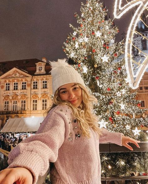 Damariis🌸 on Instagram: "It's the most wonderful time of the year🎄 (ding-dong, ding-dong)✨ • • • • • #christmas #christmasmarket #prague #christmastree #lights #night #happy #favoriteseason #oldtownsquare #instafashion #postoftheday #winter #december #love #winterfashion #christmaslights #christmastime #winterwonderland #cold #czechrepublic #weekendgateaway #travel #explore #wanderlust #travelphotography #travelgram #travelblogger" December Love, Photo Inspiration Instagram, Prague Christmas Market, Prague Christmas, Christmas Poses, Christmas Markets Europe, Winter December, Tree Pose, Winter Fit