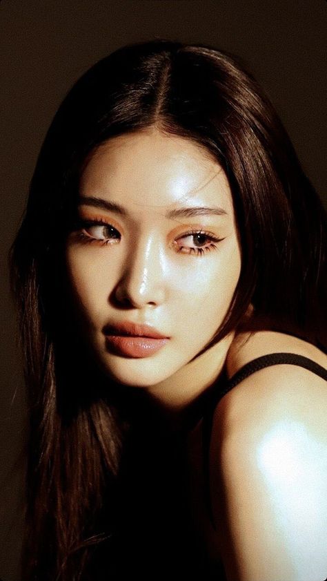 Chung Ha, Kim Chungha, Funny Video Clips, Queen Pictures, Model Aesthetic, Korean Art, Cinematic Photography, Portrait Inspiration, Editing Pictures