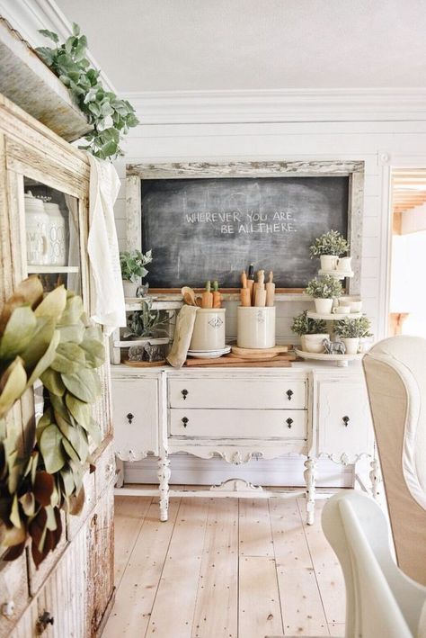 Commode Shabby Chic, Cocina Shabby Chic, Chic Kitchen Decor, Shabby Chic Kitchen Decor, Styl Shabby Chic, French Country Kitchens, Shabby Chic Room, Shabby Chic Dresser, French Country Farmhouse