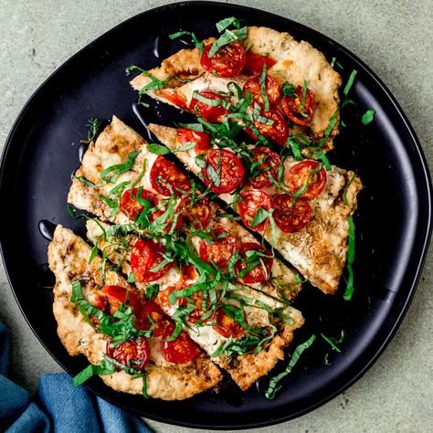 Roasted Tomato Flatbread, Flatbread With Goat Cheese, No Yeast Flatbread, Flatbread Dough Recipe, Easy Tomato Recipes, Goat Cheese Flatbread, Goats Cheese Flatbread, Flatbread Dough, Easy Flatbread Recipes