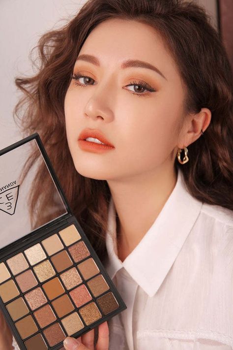 3ce 3ce Makeup, Soft Autumn Makeup, Cosmetics Advertising, Asian Makeup Looks, Korean Makeup Look, Make Up Inspo, Day Makeup, Makeup Items, Fall Makeup