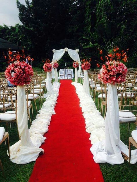 Red Carpet Aisle by The Arleen Blossom Flowers and Balloons - a TWIPP Platinum Member See details: http://themesnmotifs.net/s/thearleenblossomflowersandballoons Red Carpet Wedding Aisle, Red And White Wedding Theme Decor, Red Carpet Wedding Reception, Wedding Aisle Red, Crystal Wedding Decor, Wedding Red Carpet, Flowers And Balloons, Carpet Wedding, Wedding Walk