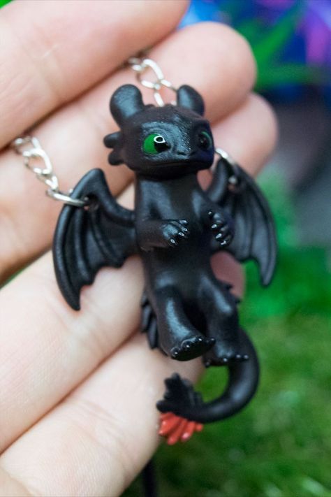 Toothless Statue, Toothless Clay Sculpture, Polymer Clay Toothless Dragon, Dragon Jewelry Clay, Clay Trinkets, Dragon Figurines Polymer Clay, Girlfriend Style, Keychain Ideas, Army Girlfriend