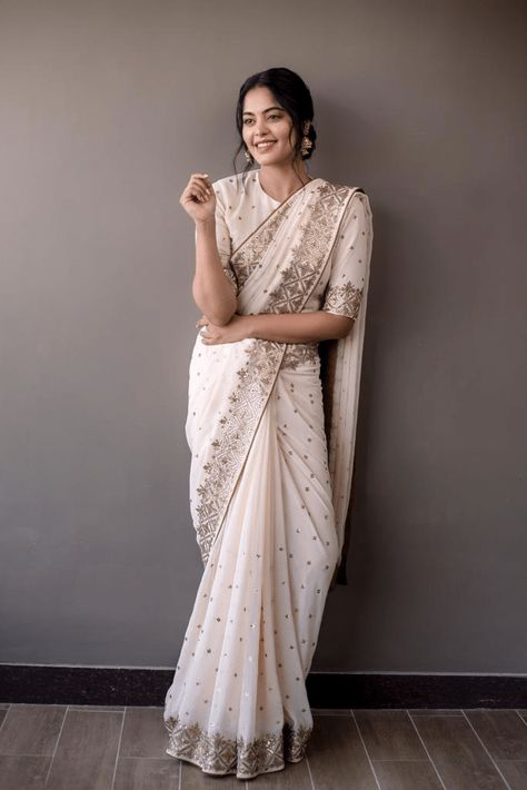 The tall and pretty #BinduMadhavi Latest Photoshoot.    Shot by #Kiransa Bindu Madhavi, Wedding Sarees Online, Fancy Sarees Party Wear, Indian Fashion Saree, Saree Designs Party Wear, Saree Blouse Designs Latest, Designer Saree Blouse Patterns, Utsav Fashion, Saree Trends