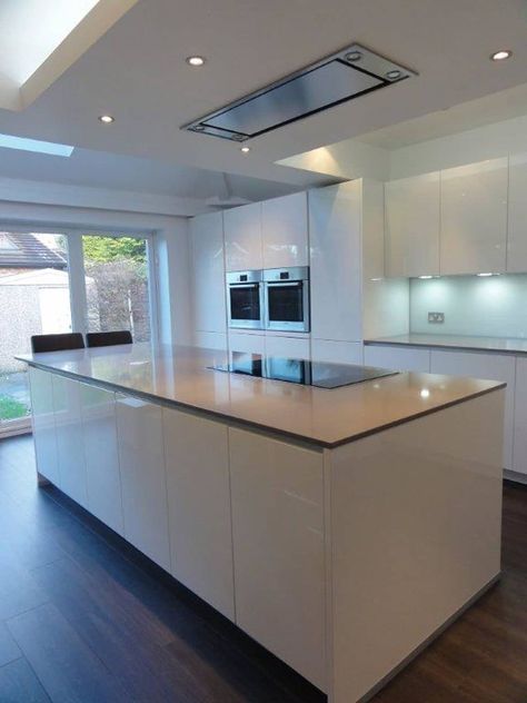 Creme Kitchen, Kitchens Modern, Kitchen Island With Sink, House Extension Design, Tv Wall Design, Kitchen Extension, Grey Kitchens, Kitchen Diner, House Extensions