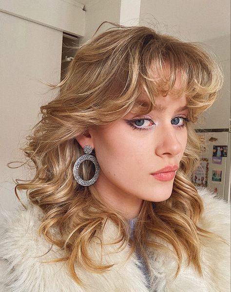 Curled blonde hair, 70’s vibes, mullet, wolf cut Mullet Prom Hair, Wolf Cut Prom Hair, 80s Hair Styles Long Hair, Blowout Wolf Cut, Mullet Blowout, 70s Blowout Hair Short, Blonde 80s Hair, Wolf Cut Blowout, Curled Wolf Cut